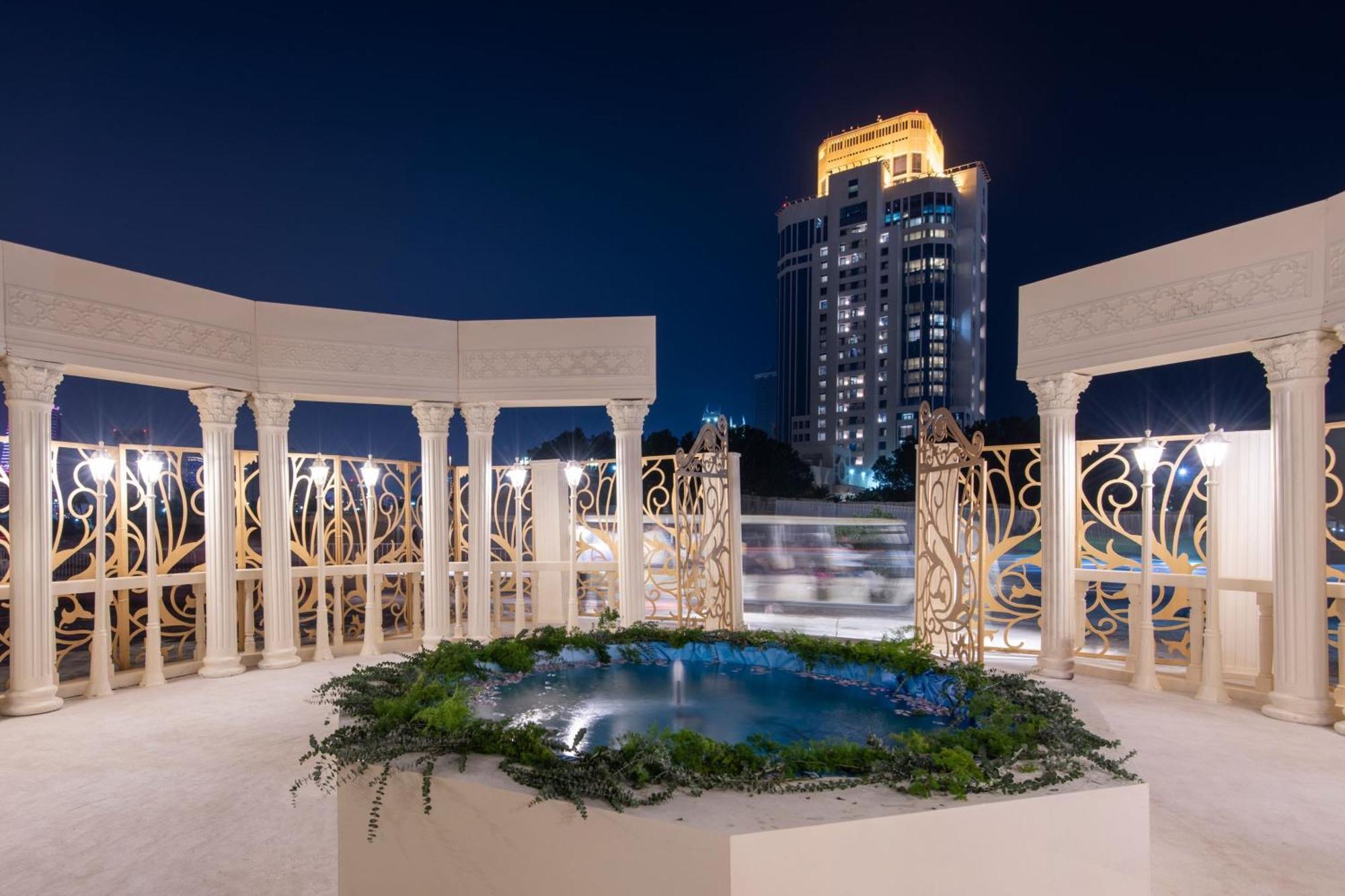 The Ritz-Carlton, Doha Hotel Kültér fotó The fountain at the top of the tower