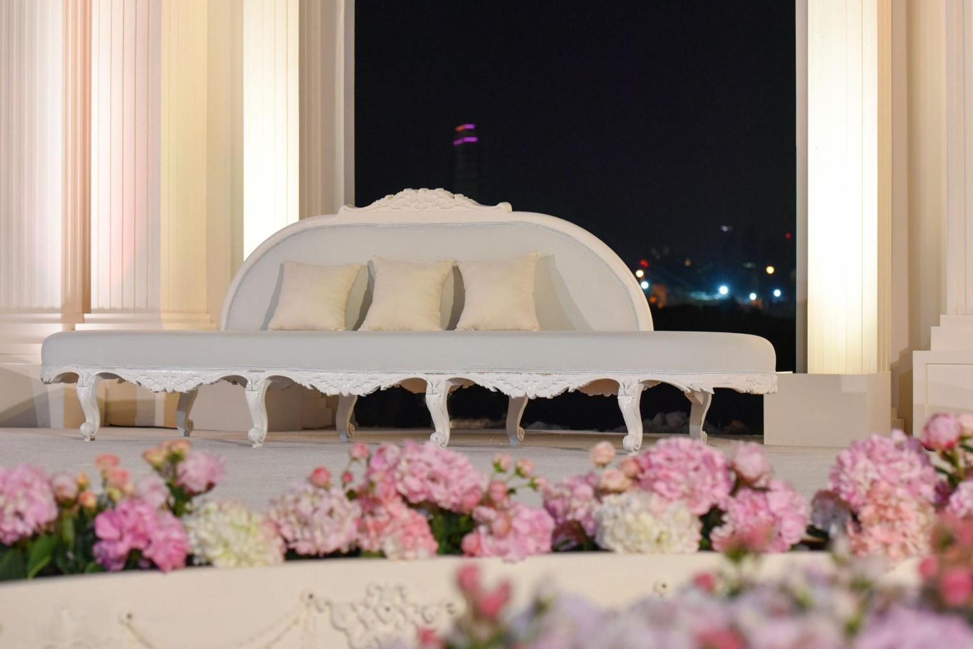 The Ritz-Carlton, Doha Hotel Kültér fotó A traditional Malay wedding couch