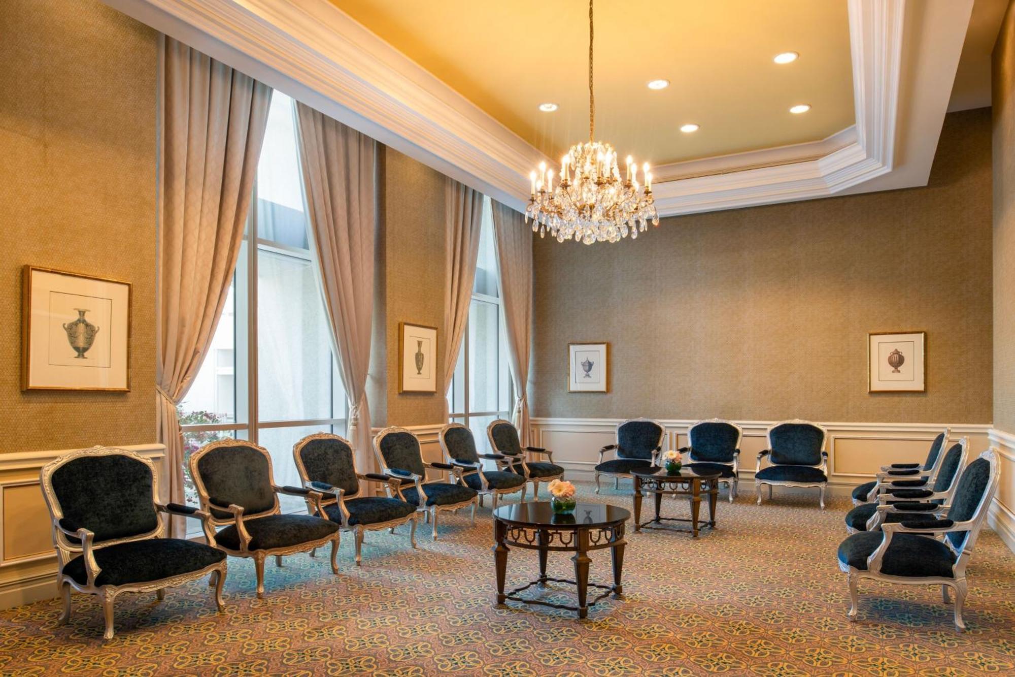 The Ritz-Carlton, Doha Hotel Kültér fotó The Club at the Four Seasons Hotel