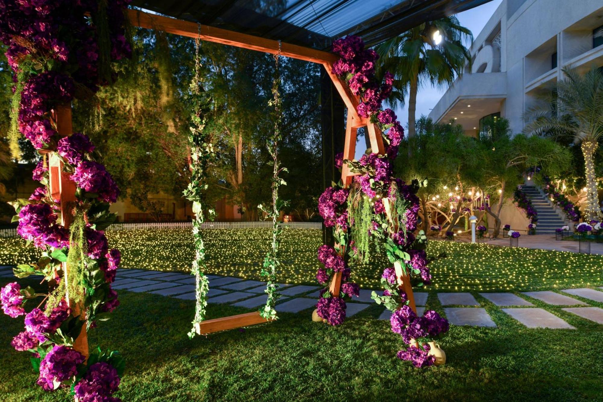 The Ritz-Carlton, Doha Hotel Kültér fotó The garden at the Four Seasons Hotel, Miami