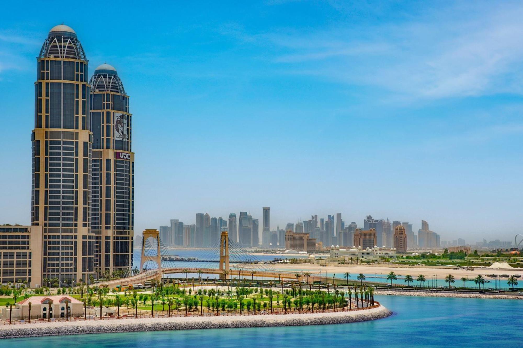 The Ritz-Carlton, Doha Hotel Kültér fotó View of the Pearl from the Qatari side
