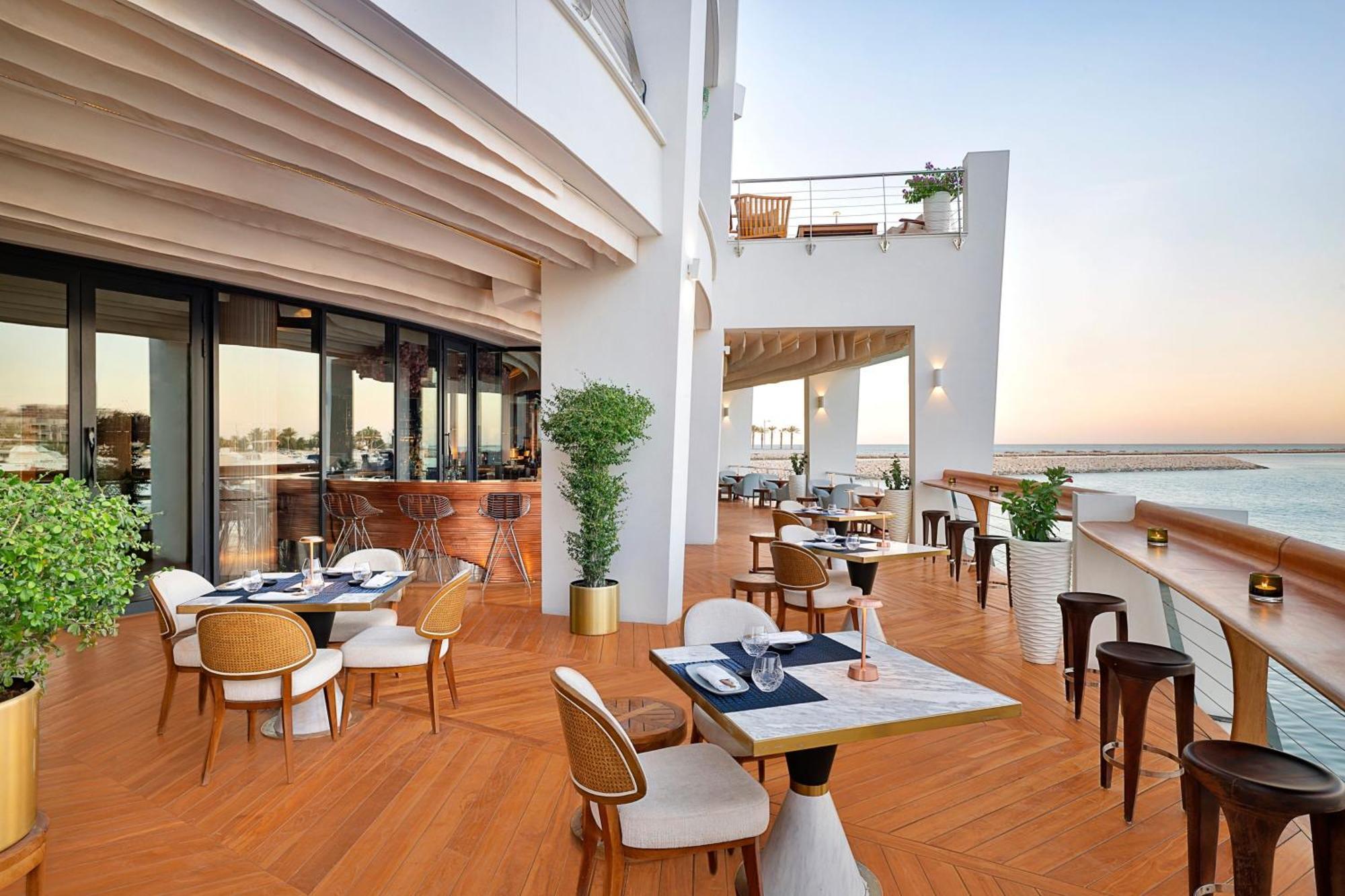 The Ritz-Carlton, Doha Hotel Kültér fotó The Deck