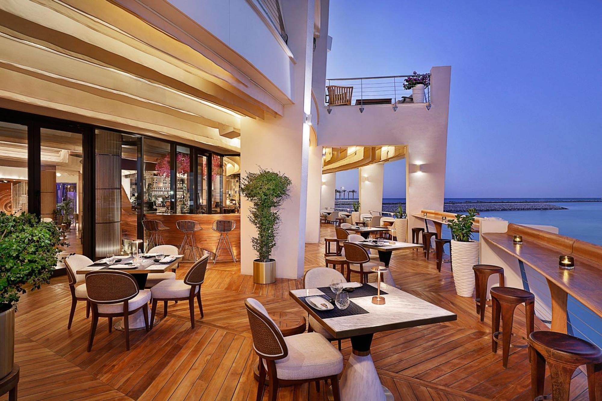 The Ritz-Carlton, Doha Hotel Kültér fotó The Deck