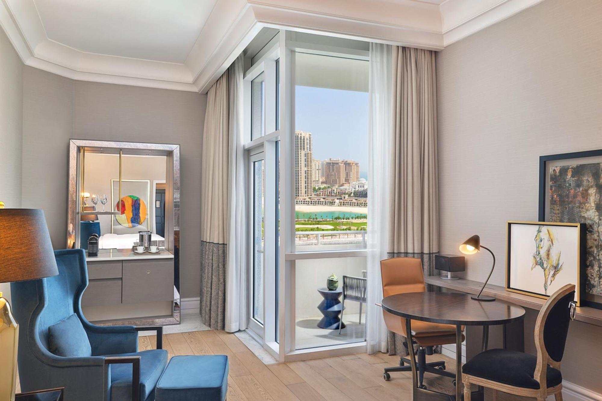The Ritz-Carlton, Doha Hotel Kültér fotó A guest room at the Westin Dubai