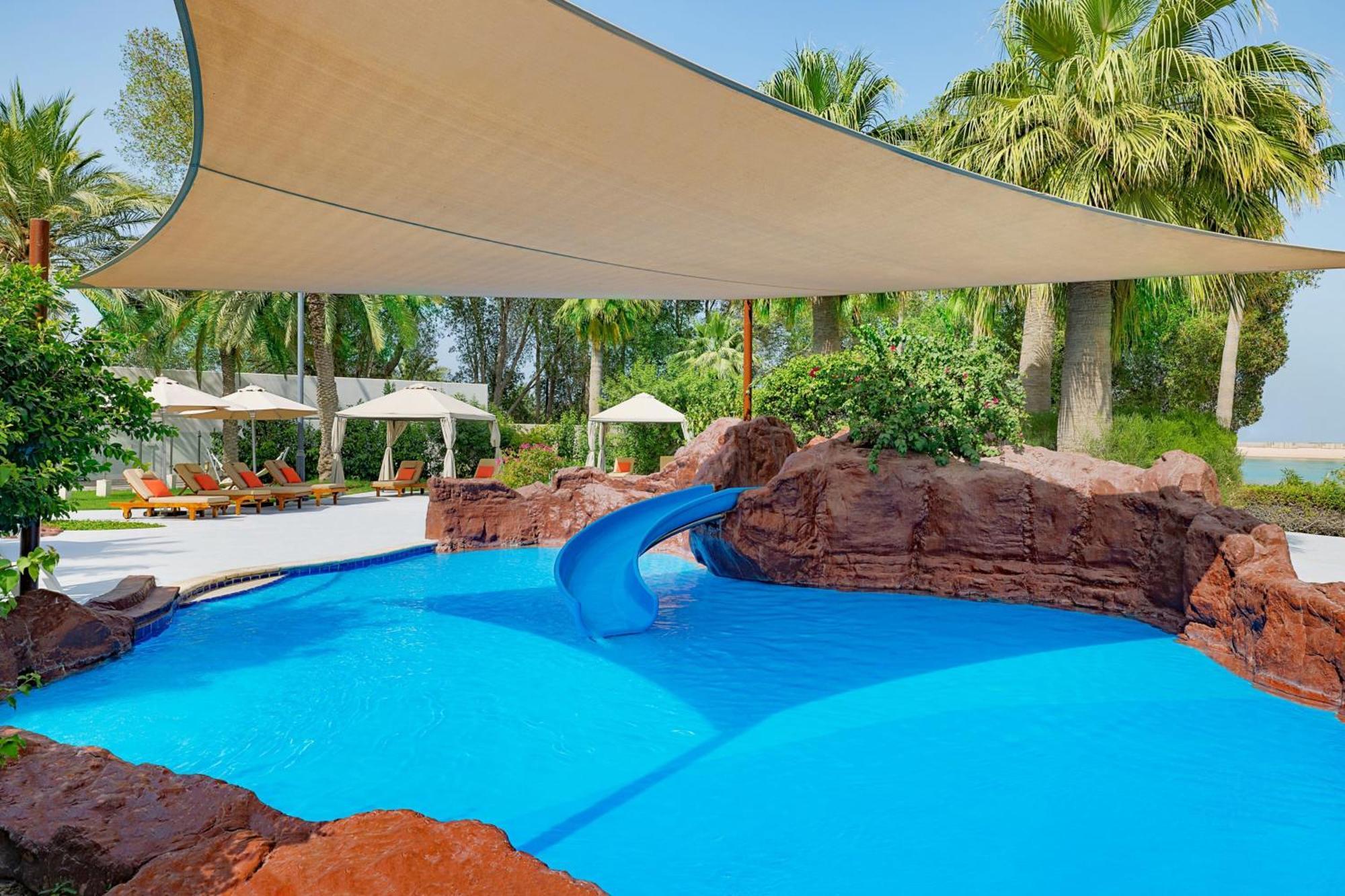 The Ritz-Carlton, Doha Hotel Kültér fotó Shade sail over a pool