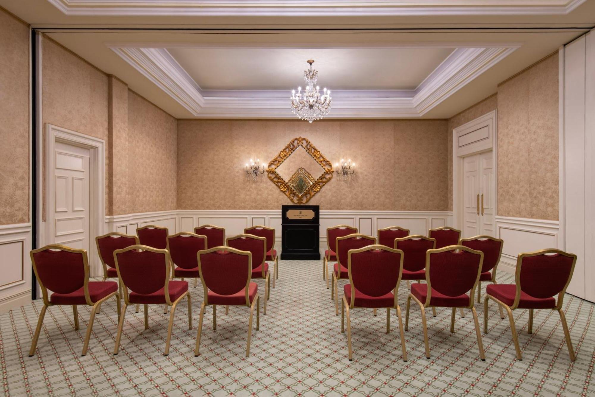 The Ritz-Carlton, Doha Hotel Kültér fotó The meeting room