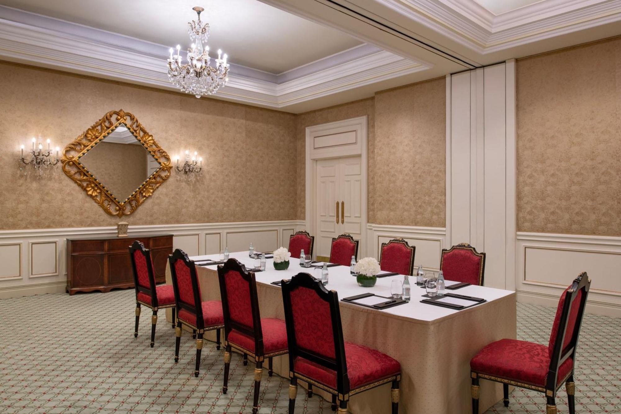 The Ritz-Carlton, Doha Hotel Kültér fotó A boardroom at the Four Seasons Hotel, Mumbai