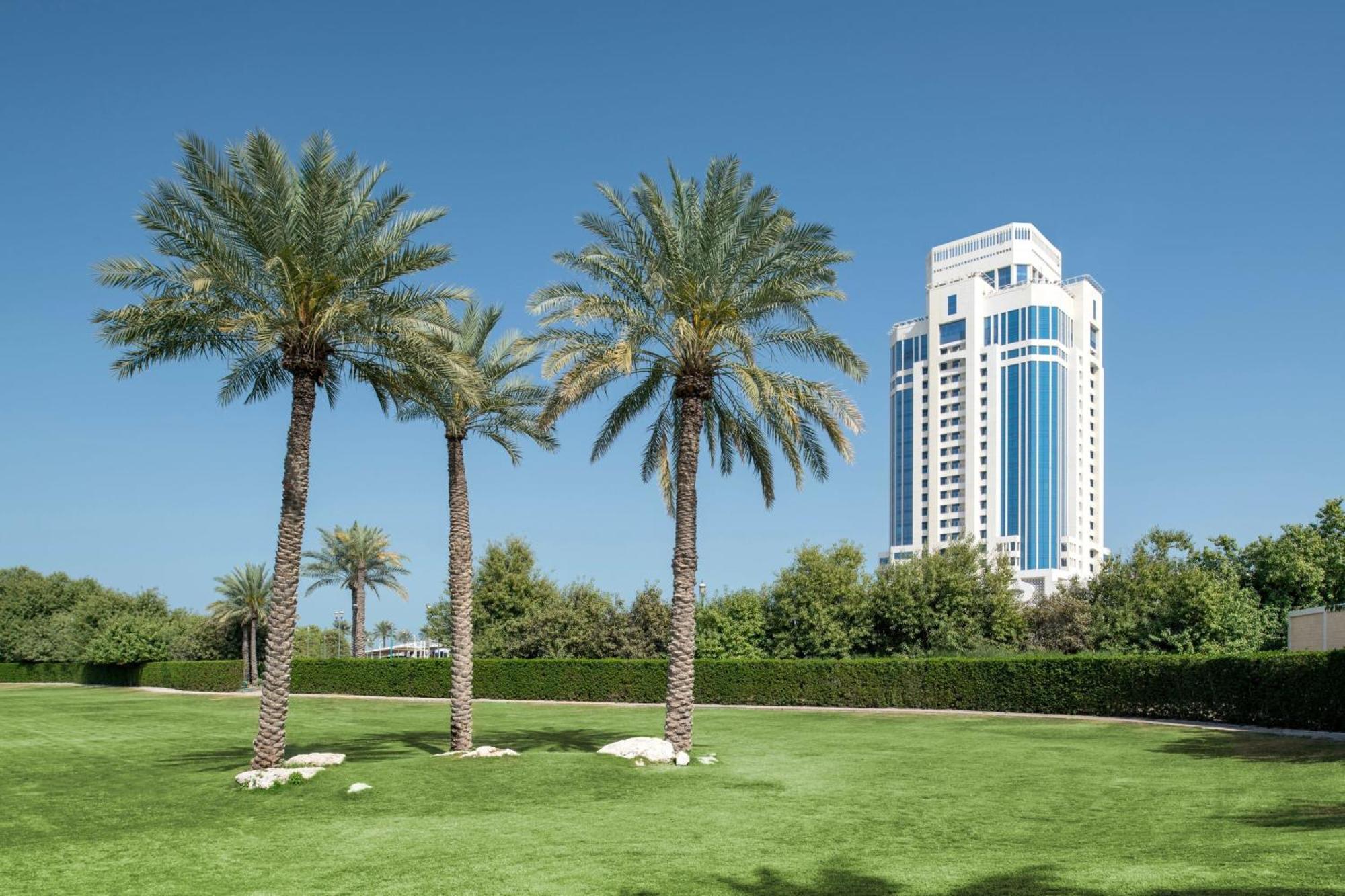 The Ritz-Carlton, Doha Hotel Kültér fotó View of the park