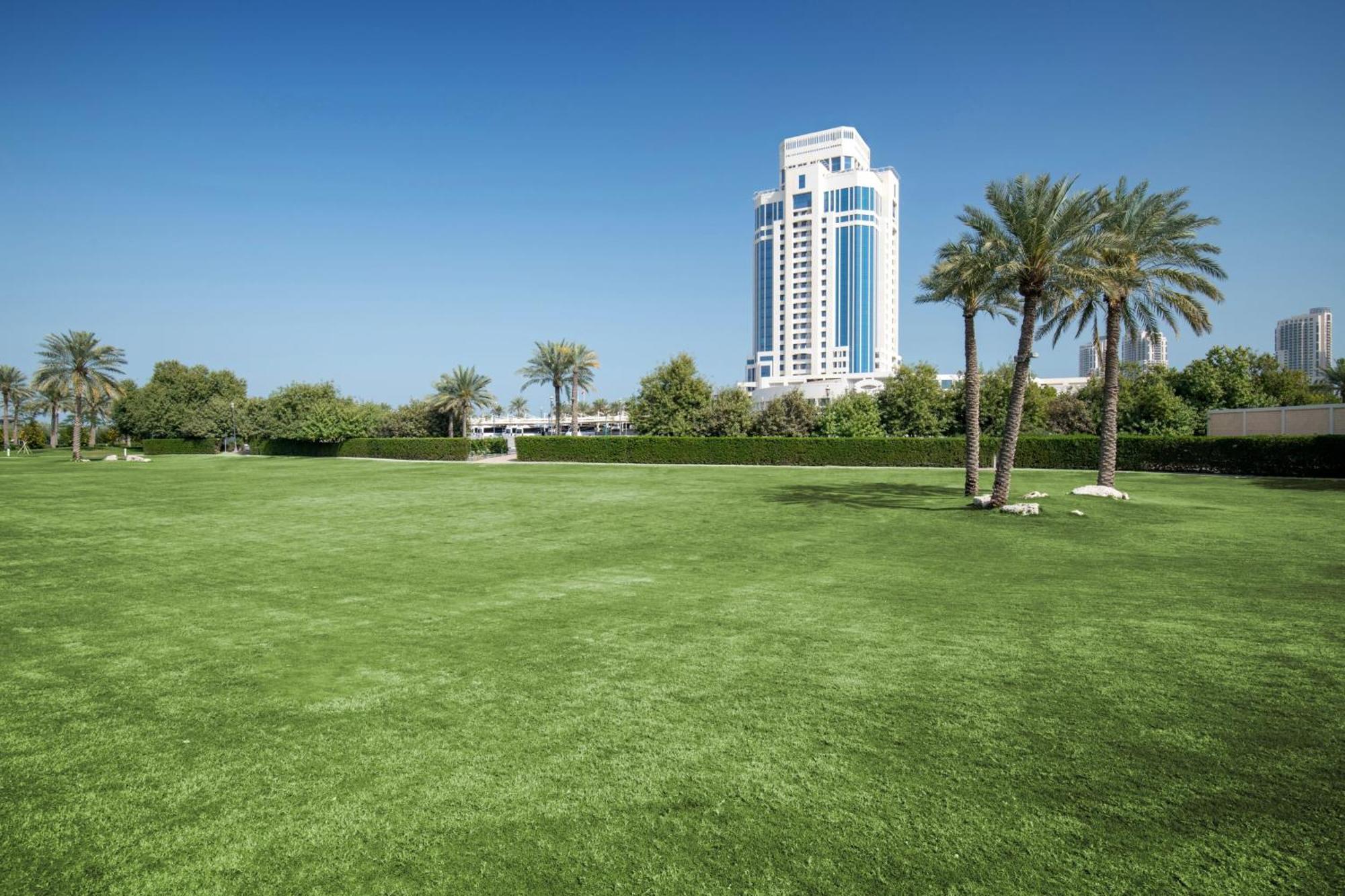 The Ritz-Carlton, Doha Hotel Kültér fotó Dubai Polo & Equestrian Club