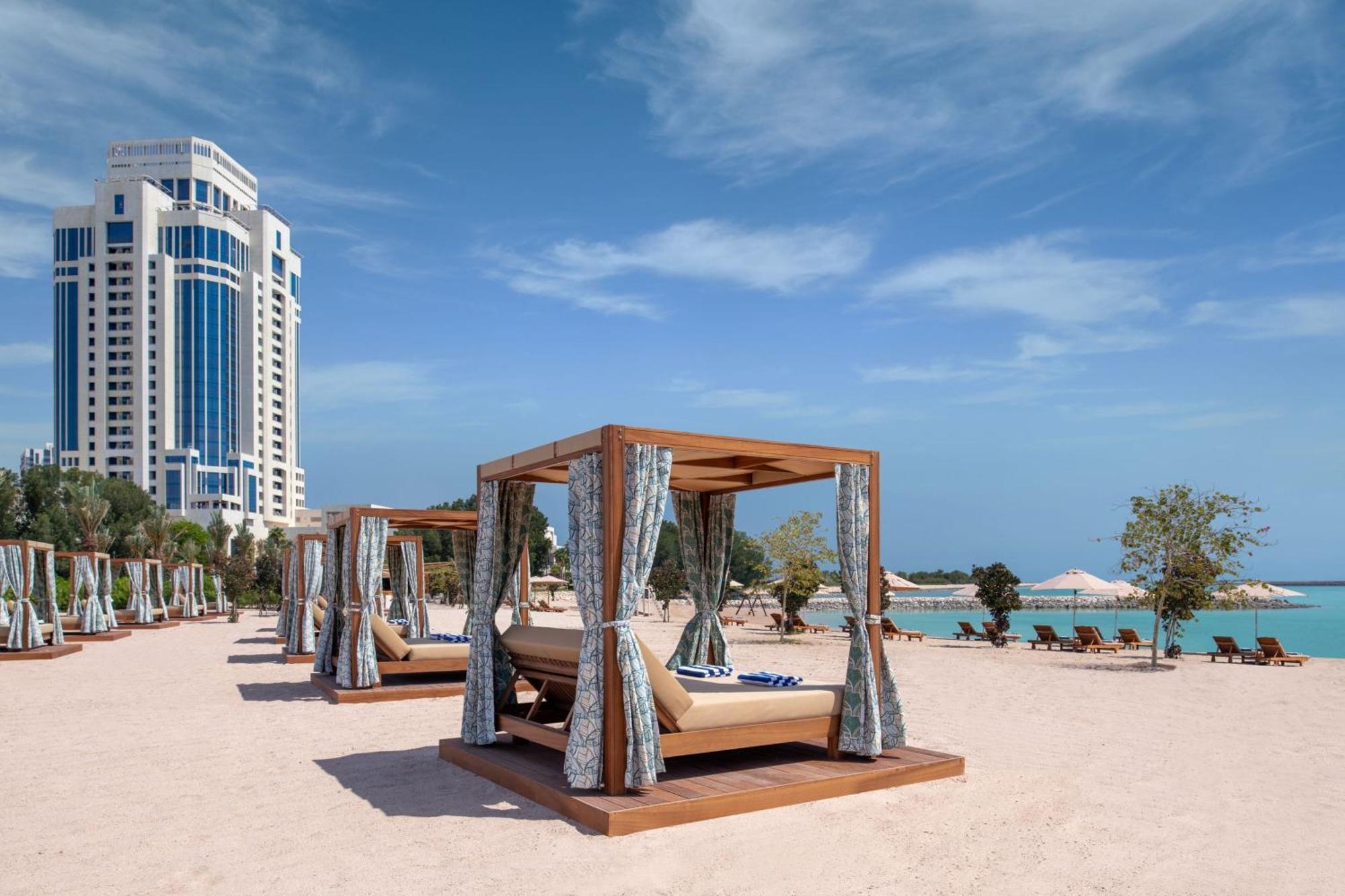 The Ritz-Carlton, Doha Hotel Kültér fotó Beach at the hotel