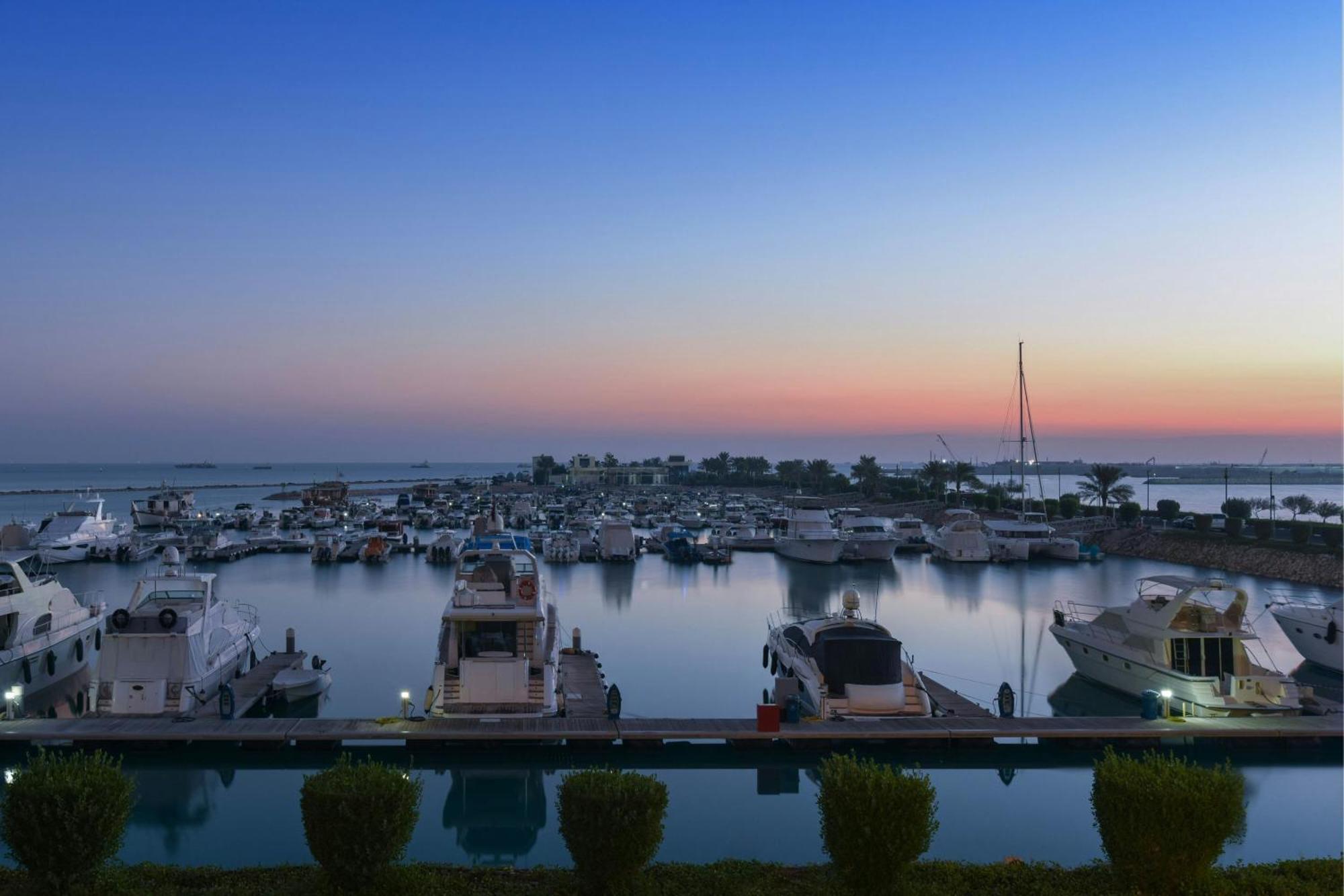 The Ritz-Carlton, Doha Hotel Kültér fotó The port of Rafina